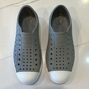 Native sz 2 grey vguc